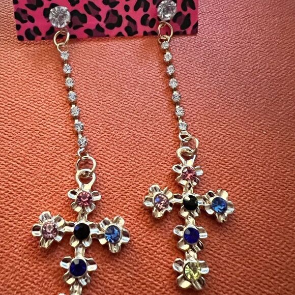 ✝️ Betsey Johnson stunning cross dangle earrings ✝️ - Picture 4 of 7